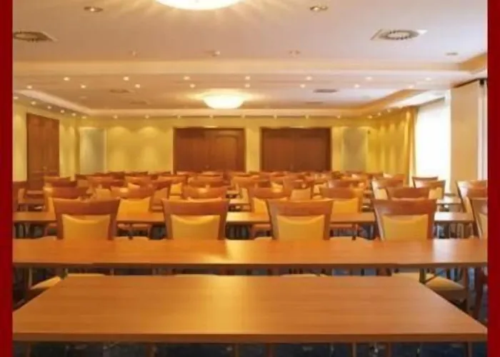 夜莺沃德酒店 4*