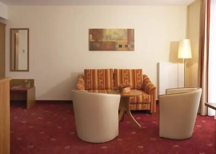 夜莺沃德酒店 酒店 4*